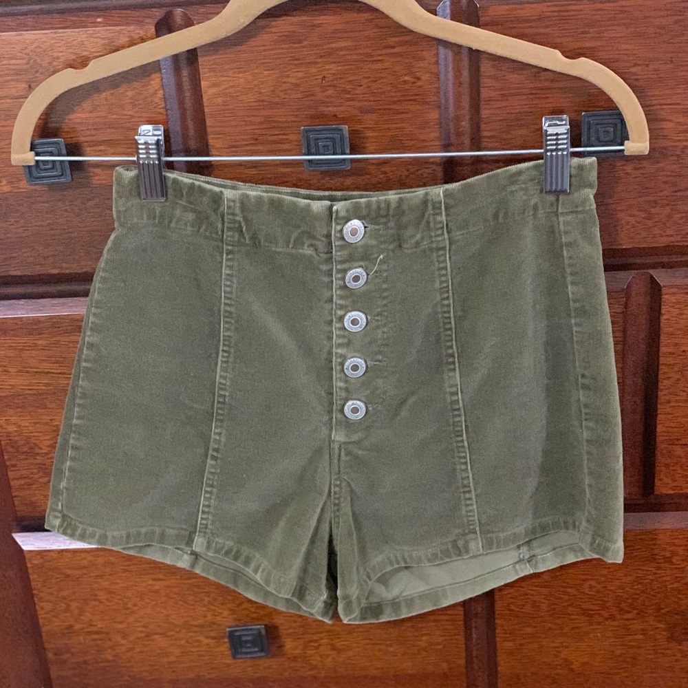 Signature8 High-waisted button up shorts.